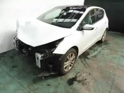 Veicolo di demolizione kia cee´d concept dell'anno 2014 alimentato d4fc