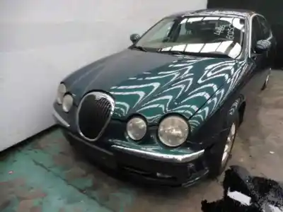 Sloopvoertuig jaguar s-type 2.5 v6 executive van het jaar 2003 aangedreven jb