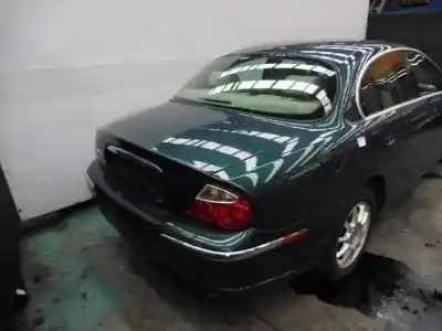 Sloopvoertuig jaguar s-type 2.5 v6 executive van het jaar 2003 aangedreven jb