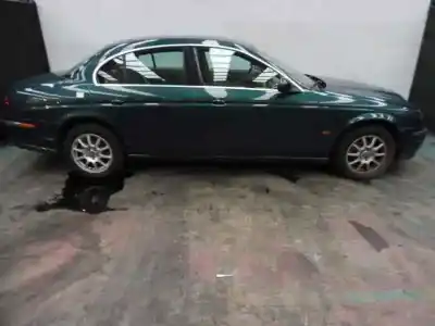 Sloopvoertuig jaguar s-type 2.5 v6 executive van het jaar 2003 aangedreven jb