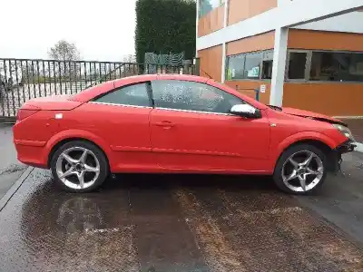 Véhicule à la ferraille OPEL ASTRA TWIN TOP Cosmo de l'année 2007 alimenté Z18XER