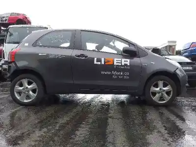 Véhicule à la ferraille TOYOTA YARIS Active de l'année 2009 alimenté 1NDTV