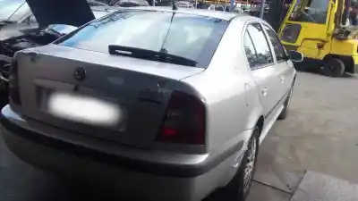 Veículo de Sucata skoda octavia berlina (1u2) ambiente do ano 2004 alimentado asv