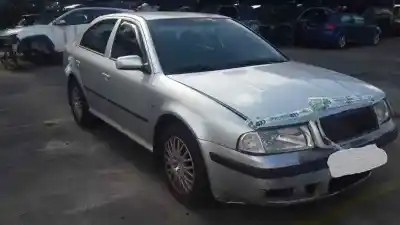 Veículo de Sucata skoda octavia berlina (1u2) ambiente do ano 2004 alimentado asv