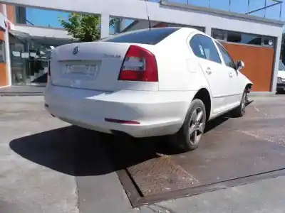 Veículo de Sucata skoda octavia berlina (1z3) family do ano 2011 alimentado cayc