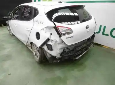 Veicolo di demolizione kia cee´d drive dell'anno 2015 alimentato d4fb