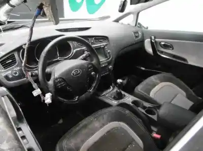 Veicolo di demolizione kia cee´d drive dell'anno 2015 alimentato d4fb