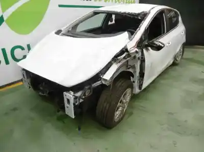 Veicolo di demolizione kia cee´d drive dell'anno 2015 alimentato d4fb