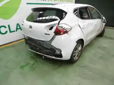 Veicolo di demolizione kia cee´d drive dell'anno 2015 alimentato d4fb