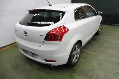 Vehicul casat kia cee´d emotion al anului 2011 alimentat d4fb