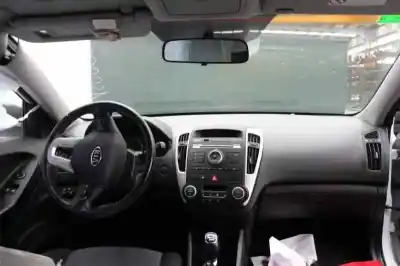 Vehicul casat kia cee´d emotion al anului 2011 alimentat d4fb