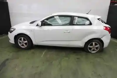 Vehicul casat kia cee´d emotion al anului 2011 alimentat d4fb