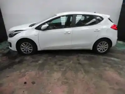 Sloopvoertuig kia cee´d concept van het jaar 2017 aangedreven d4fc