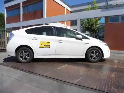 Veículo de Sucata TOYOTA PRIUS (NHW30) Plug-in Hybrid Advance do ano 2012 alimentado 2ZR