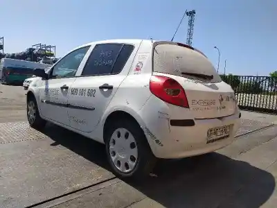 Véhicule à la ferraille renault clio iii business de l'année 2008 alimenté k9km7