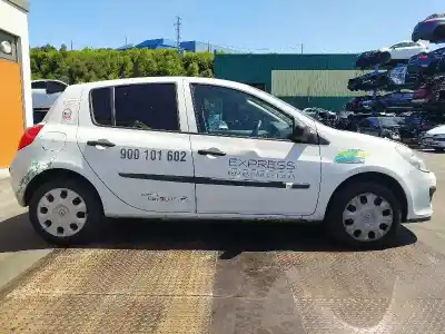 Véhicule à la ferraille renault clio iii business de l'année 2008 alimenté k9km7