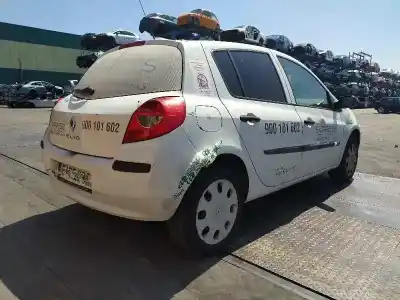 Véhicule à la ferraille renault clio iii business de l'année 2008 alimenté k9km7