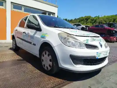 Véhicule à la ferraille renault clio iii business de l'année 2008 alimenté k9km7