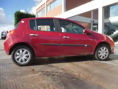 Vehículo de desguace RENAULT CLIO III Emotion del año 2009 con motor K9K T7