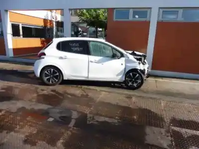 Veicolo di demolizione peugeot 208 allure dell'anno 2019 alimentato yh01