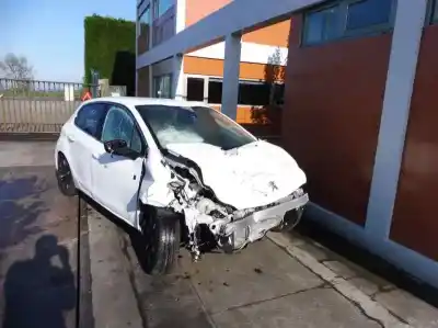 Veicolo di demolizione peugeot 208 allure dell'anno 2019 alimentato yh01