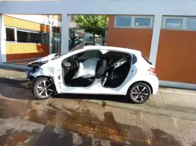 Veicolo di demolizione peugeot 208 allure dell'anno 2019 alimentato yh01