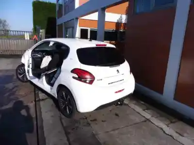 Veicolo di demolizione peugeot 208 allure dell'anno 2019 alimentato yh01