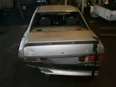 Veículo de Sucata mercedes-benz clase e (w123) berlina+coupe 250 do ano 1982 alimentado 