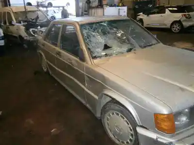 Veículo de Sucata mercedes-benz clase e (w123) berlina+coupe 250 do ano 1982 alimentado 