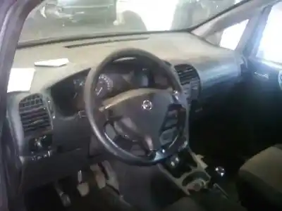 Veicolo di demolizione opel zafira a design edition dell'anno 2005 alimentato y22dtr