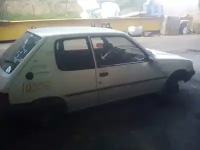 Veículo de Sucata peugeot 205 berlina 1.1 mito do ano 1990 alimentado 1e1e