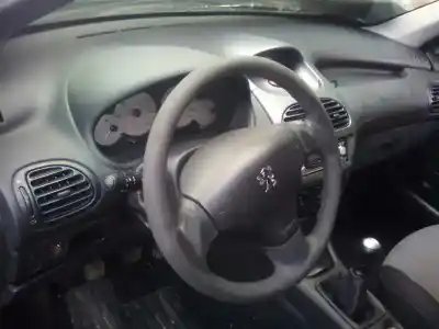 Veículo de Sucata peugeot 206 berlina e-music do ano 2004 alimentado 8hx