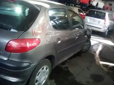 Veículo de Sucata peugeot 206 berlina xr do ano 2000 alimentado kfx
