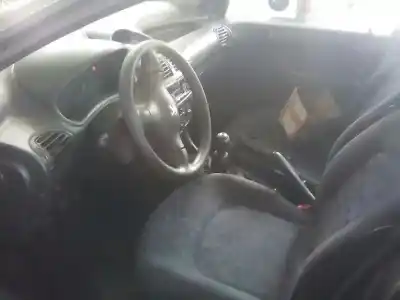 Veículo de Sucata peugeot 206 berlina xr do ano 2000 alimentado kfx