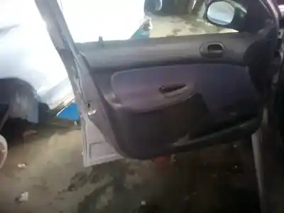 Veículo de Sucata peugeot 206 berlina xr do ano 2000 alimentado kfx