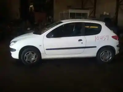 Veículo de Sucata peugeot 206 berlina x-line do ano 2002 alimentado wjy