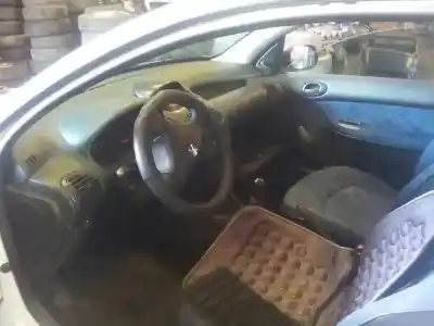 Veículo de Sucata peugeot 206 berlina x-line do ano 2002 alimentado wjy