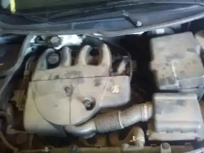 Veículo de Sucata peugeot 206 berlina x-line do ano 2002 alimentado wjy