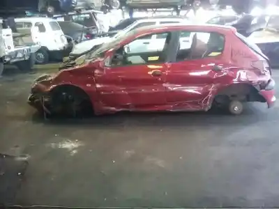 Veículo de Sucata peugeot 206 berlina x-line do ano 2000 alimentado wjy