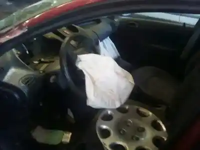 Veículo de Sucata peugeot 206 berlina x-line do ano 2000 alimentado wjy