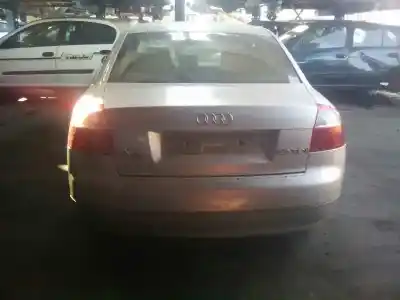 Veículo de Sucata audi a4 berlina (8e) 1.9 tdi (96kw) do ano 2000 alimentado awx