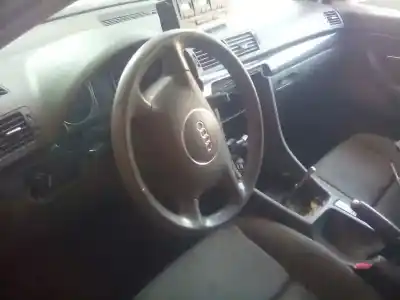Veículo de Sucata audi a4 berlina (8e) 1.9 tdi (96kw) do ano 2000 alimentado awx