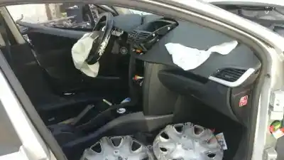 Sloopvoertuig peugeot 207 x-line van het jaar 2006 aangedreven kft o kf01