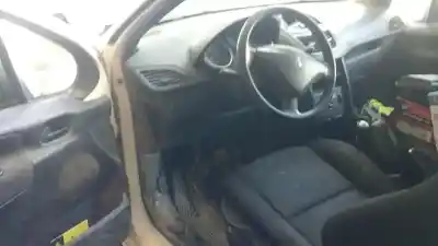 Sloopvoertuig peugeot 207 confort van het jaar 2007 aangedreven 8hz