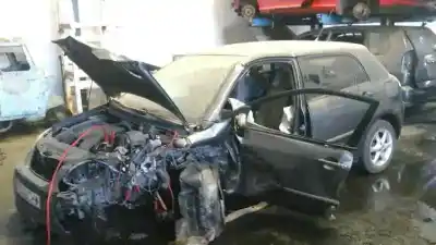 Veículo de Sucata toyota corolla (e12) 2.0 d-4d linea luna berlina do ano 2003 alimentado 1cdftv