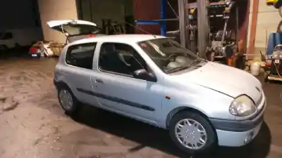 Vehicul casat renault clio ii fase i (b/cbo) 1.9 d alize al anului 2000 alimentat f8q662