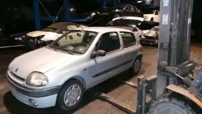 Vehicul casat renault clio ii fase i (b/cbo) 1.9 d alize al anului 2000 alimentat f8q662