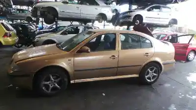 Veículo de Sucata skoda octavia berlina (1u2) ambiente do ano 2001 alimentado alh