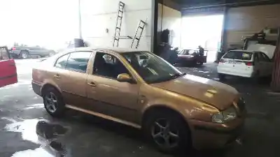 Veículo de Sucata skoda octavia berlina (1u2) ambiente do ano 2001 alimentado alh