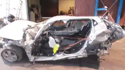 Sloopvoertuig renault clio iv limited van het jaar 2014 aangedreven h4b400